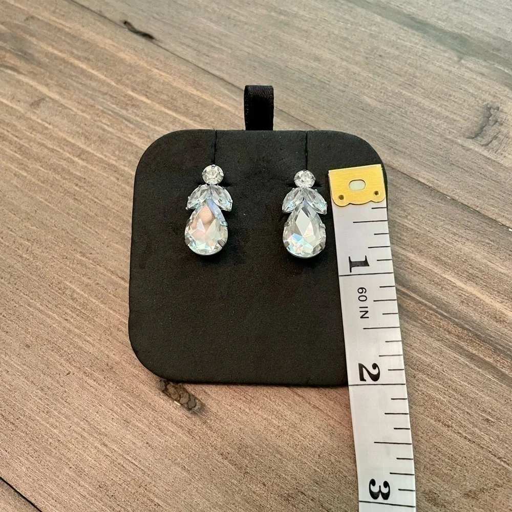 𝅺OLD Navy Crystal drop post earrings